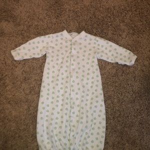 Kissy kissy small gown/sleeper